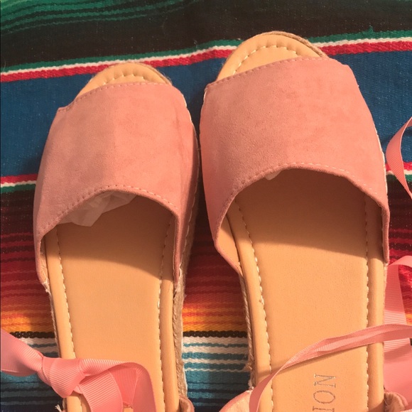 SOLD !!! ROSE COLOR WEDGE SANDALS W/ RIBBON TIE 9 - Picture 6 of 6